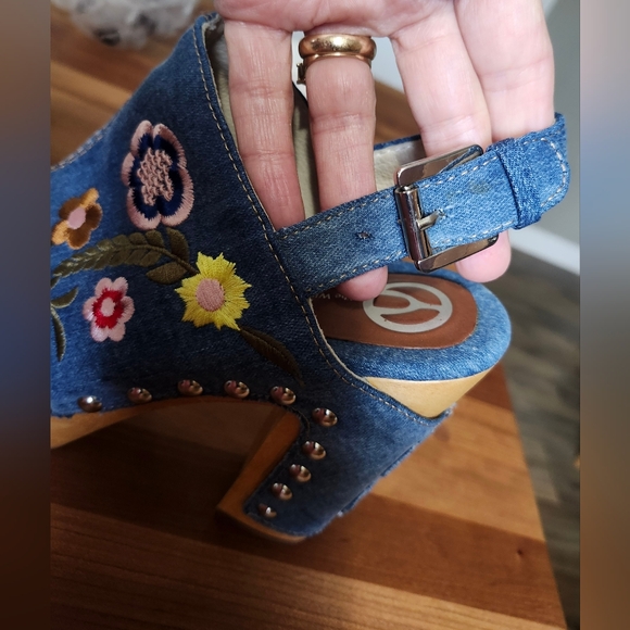 Brand New, Never Worn. Wishbone Embroidered Denim Platform Sandals. - Picture 12 of 15